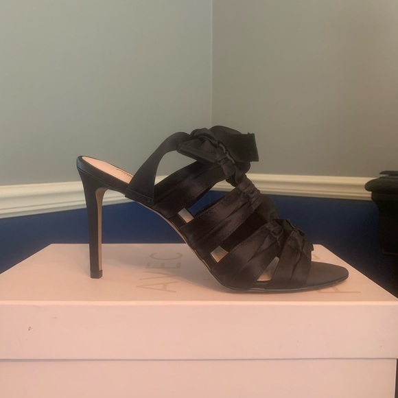 Sexy satin heels for night! - Picture 2 of 8